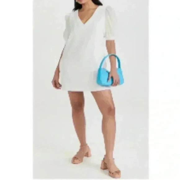 BB Dakota by Steve Madden Dresses & Skirts - BB Dakota by Steven Madden White Lined Field of Gold Mini Shift Dress Size M